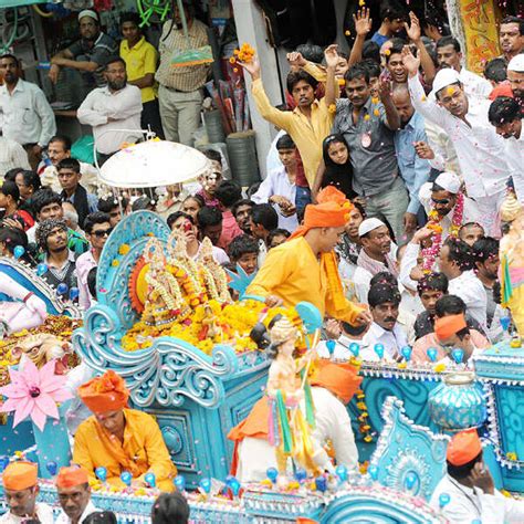 Communal harmony: The main float carrying idols from Poddareshwar Ram ...