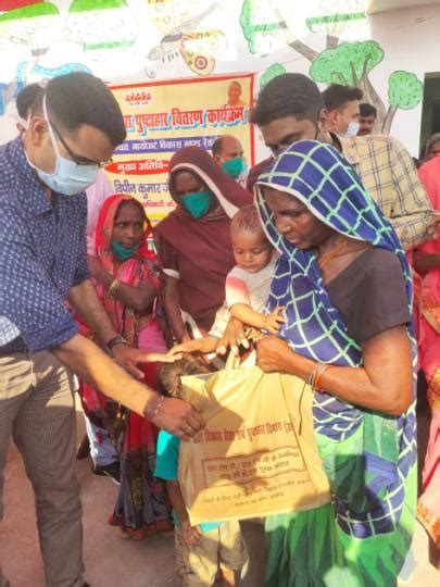 शुष्क पोषाहार वितरण कार्यक्रम का शुभारंभ - CDO inaugurates dry ...