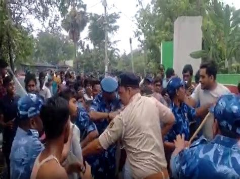 Ruckus between two communities in Lalganj of Vaishali police lathi ...