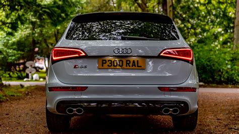 Download wallpaper 1600x900 audi sq5, audi, car, white, back view ...