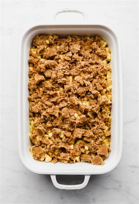 Vegan Apple Crumble - Nora Cooks