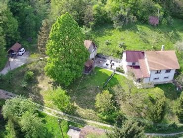 Kuća s predivnim pogledom i velikim građevinskim zemljištem nadomak ...