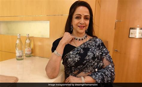 हेमा मालिनी ने याद किया वो दिन, डायरेक्टर ने कहा था साड़ी की पिन निकाल ...