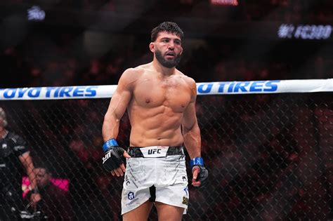 UFC 311’s Arman Tsarukyan invites ‘big name’ Ilia Topuria to join ...