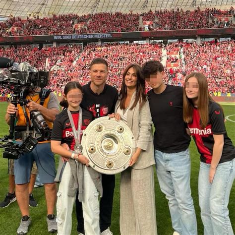Así es la familia numerosa de Xabi Alonso, su gran apoyo tras su salida ...