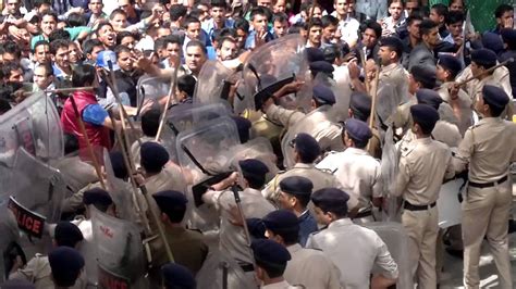 The Misuse of 'Lathi Charge' by the Indian Police - The Wire