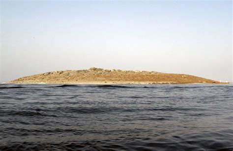 Pakistan earthquake toll rises to 327, new island becomes a tourist ...