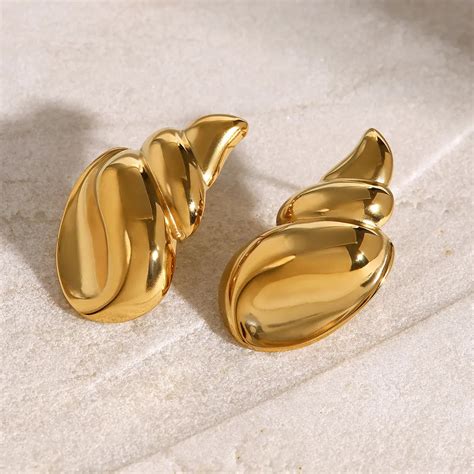 Croissant Curve Studs | Fab Couture