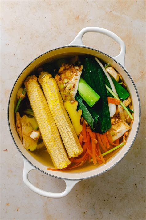 Die leckerste Gemüsebrühe aus Gemüseresten · Eat this! Vegane Rezepte ...