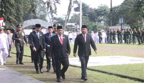 Peringatan Hari Pahlawan 2025, Bupati Sukabumi Pimpin Upacara ...