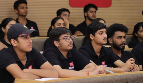 Top Reasons to Pursue an MBA in Banking and Insurance Today