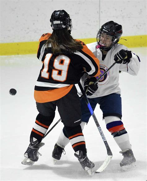 Ridgefield girls hockey blanks SWS, 3-0