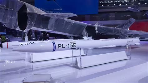 China presenta el misil aire-aire PL-15E con cola plegable - Noticias ...