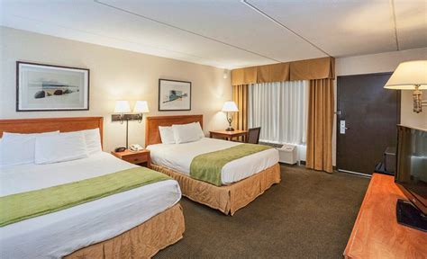 EDGEWATER HOTEL AND WATERPARK (Duluth) - Hotel Reviews, Photos, Rate ...