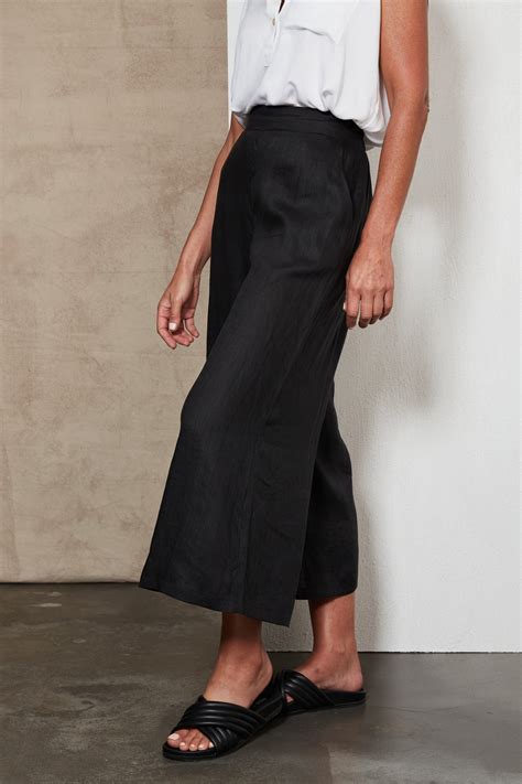 Eb&Ive Lifestyle Clothing | Studio Crop Linen Pant Black - FOX AND SCOUT