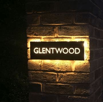 আপনার প্রবেশদ্বারকে সুন্দর করতে বাড়ির জন্য LED নাম প্লেট | Housing News