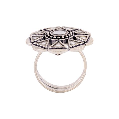 Amaira Mirror Details Statement Ring – VOYLLA