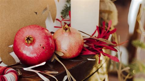 Download wallpaper 3840x2160 pomegranate, fruit, candles, garland ...