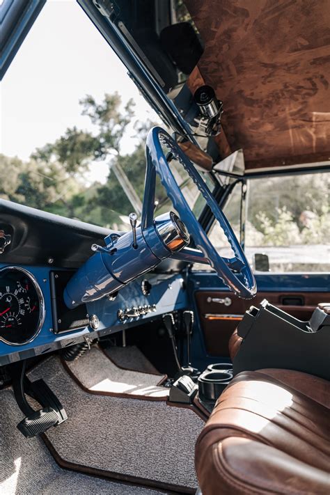 Two-Tone 1968 Ford Bronco Is an Old-School Beauty Sporting Modern ...