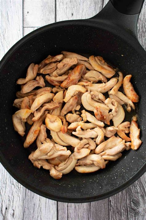 Pad Prik Khing (Thai Dry Red Chicken Curry) - Scruff & Steph