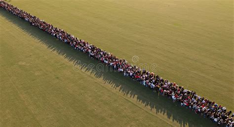 Computer Long Line of People 的图像结果