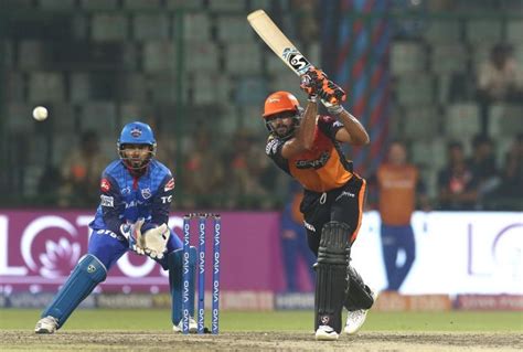 In-form Hyderabad beat lacklustre Delhi by 5 wickets