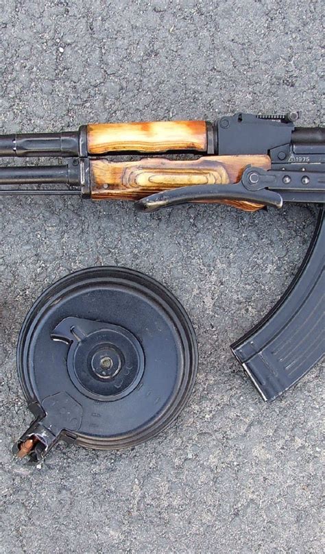 Download wallpaper weapons, background, Kalashnikov, Machine ...