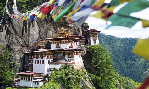 Bhutan for First Timers: Seven Sweet Spots of the Himalayan Valley ...