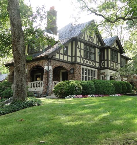 Pin by Angelina Suzuya on Architecture and Interior | Tudor style homes ...