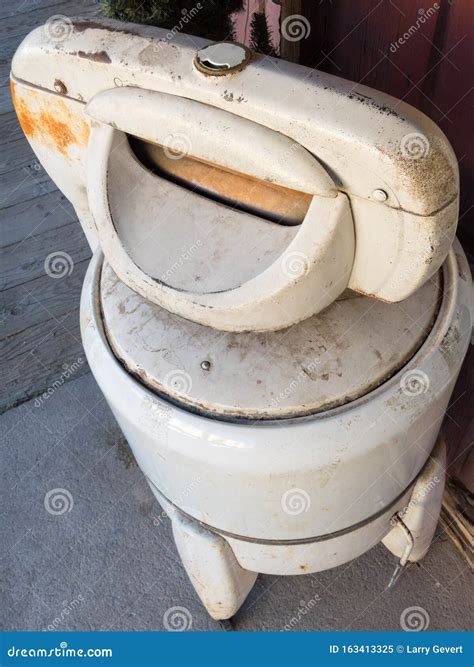 Wringer Washing Machine Washing Blankets 的图像结果