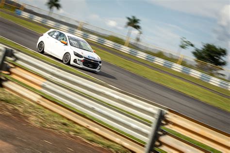 Victor Manzini fecha primeiros treinos de Goiânia em 5º lugar