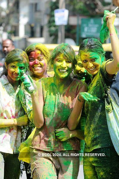 Students of Mount Carmel College celebrating Holi with different ...