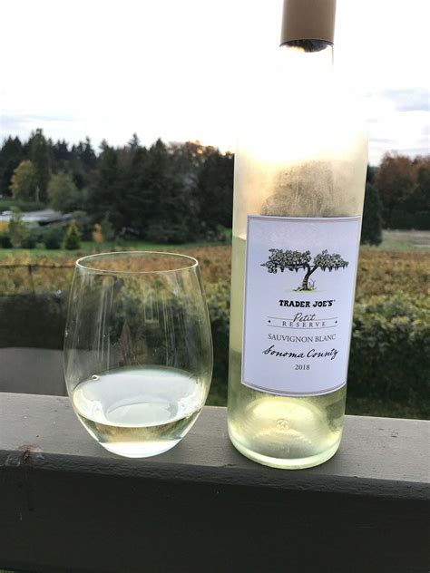 Trader Joe's Petit Reserve Sauvignon Blanc Sonoma County 2018 - Club ...