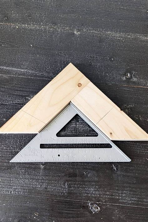 Using a Speed Square for Angles 的图像结果