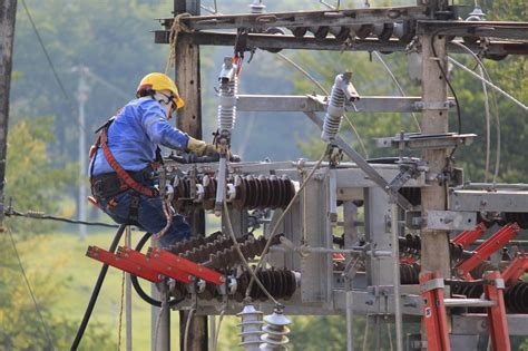 Obras de Electrohuila benefician a usuarios en Algeciras y Hobo - TSM ...