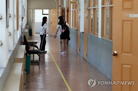 韩国高三学生今起复课 学校多举措守护师生安全【11】--韩国频道--人民网
