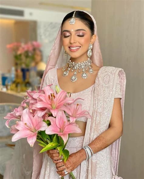 Decoding The Dainty Jewellery vs Statement Jewellery Dilemma