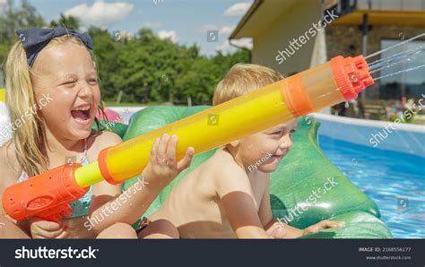 Sis vs Bro Swimming Pool 的图像结果