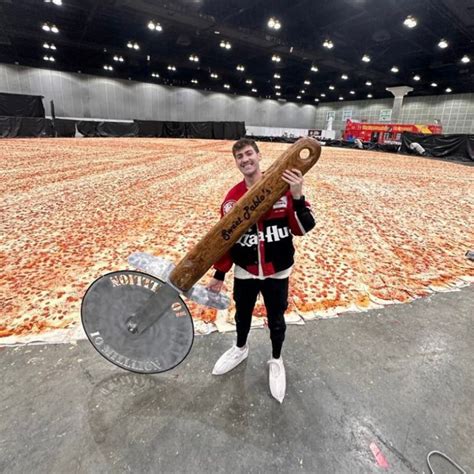 9 Record-Breaking Dishes Including Biggest Pizza In The World