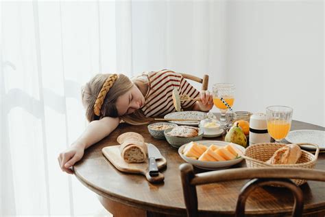 Is Falling Asleep After Eating Sugar a Sign of Diabetes? - Sleep and Cognition