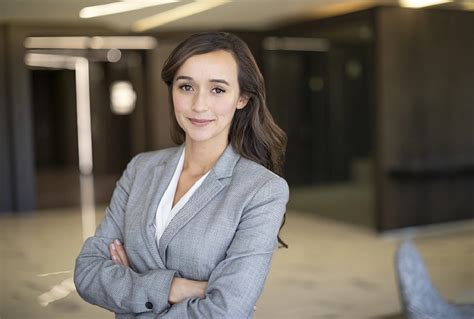 Woman vs Python Snake 的图像结果