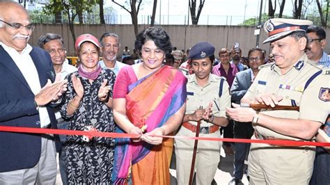 Bengaluru Gets Its First Smart Bus Stop In Electronic City
