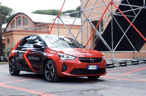 Opel Corsa-e auto ufficiale di X Factor - Infomotori