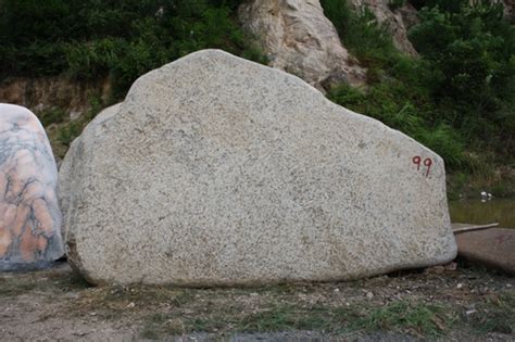 请问这些石头叫什么名字，值钱么？_百度知道