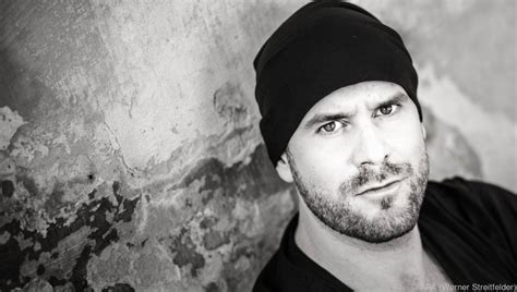 „Schweigeminute (Traiskirchen)“ steigt an Chart-Spitze - UnserTirol24