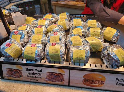 Best Food at Buc-ee's: Must-Try Meals for Your Next Stop - The Southern ...