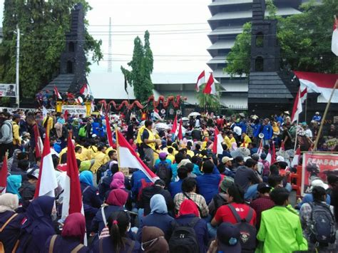 Mengintip Sekilas Proses Pembuatan Kretek Tangan di Kota Kretek Kudus