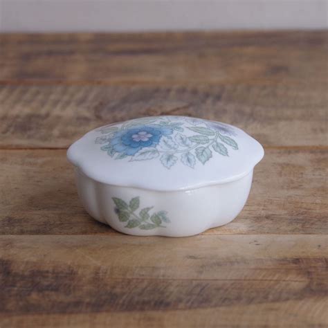 ウェッジウッド クレメンタイン ブルー 花柄 トリンケットボックス 蓋物 容器 小物入れ Wedgwood Clementine ...
