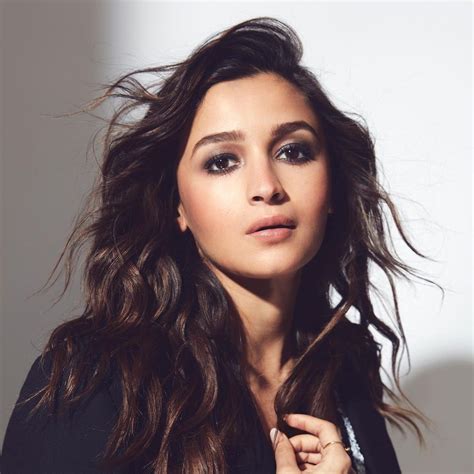 Soft waves hairstyle is trending this season–from Sonam Kapoor Ahuja to ...