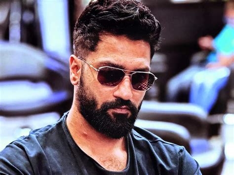 Vicky Kaushal cuts hair for 'Chhava' film, fans react